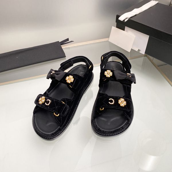 designer beach shoes cc sandal luxury slippers women outdoor leather slides classic shoe fashion sandal summer dv3
designer beach shoes cc sandal luxury slippers women outdoor leather slides classic shoe fashion sandal summer dv3