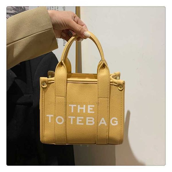 the tote marc mini tote women's springsummer new trend fashion handbag junior bag jacobs11kwjocobs
the tote marc mini tote women's springsummer new trend fashion handbag junior bag jacobs11kwjocobs