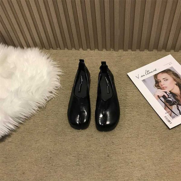 fashion versatile split toe flat 22 autumn new women's single soft sole niche pig feet shoes, Black
fashion versatile split toe flat 22 autumn new women's single soft sole niche pig feet shoes, Black