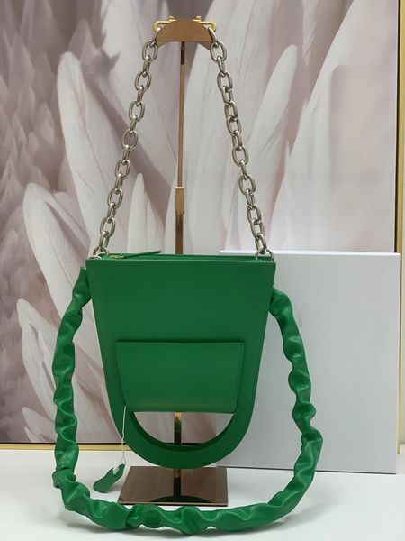 2023 new designer chain bag le bandeau ascosu le chiquito handbag women shoulder bag leather fashion crossbody luxury the tote bag
2023 new designer chain bag le bandeau ascosu le chiquito handbag women shoulder bag leather fashion crossbody luxury the tote bag