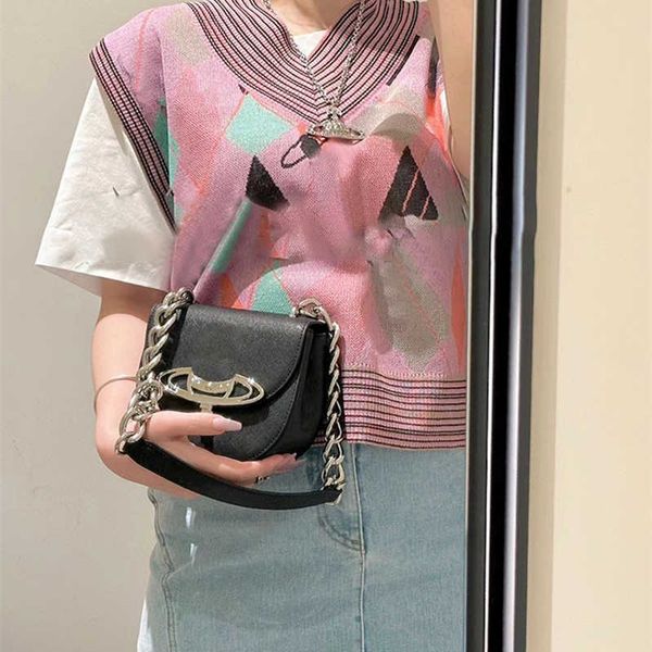 vivi designer bag saddle underarm shoulder bag y2k women s 2023 summer new trendy heavy chain handbags lady crossbody purse 230523
vivi designer bag saddle underarm shoulder bag y2k women s 2023 summer new trendy heavy chain handbags lady crossbody purse 230523