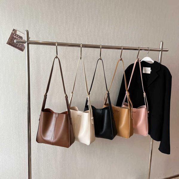 shoulder underarm side bag for women new in trend designer leather female handbags and purses crossbody 230424
shoulder underarm side bag for women new in trend designer leather female handbags and purses crossbody 230424