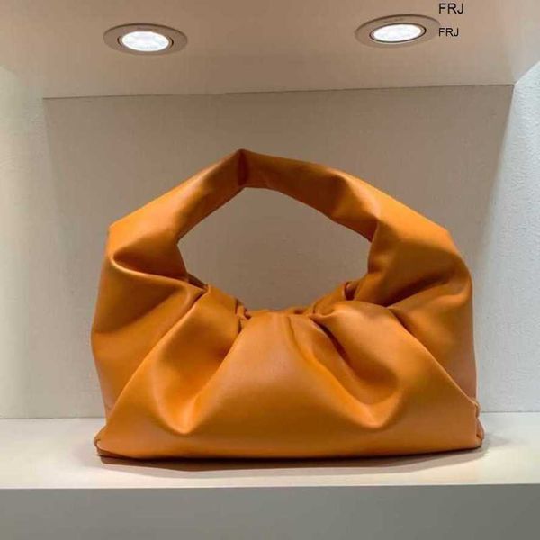 designer bottegas bags venetas ox horn bag 2023 new genuine leather cloud wrinkle dumpling underarm portable shoulder retro trend have logo
designer bottegas bags venetas ox horn bag 2023 new genuine leather cloud wrinkle dumpling underarm portable shoulder retro trend have logo
