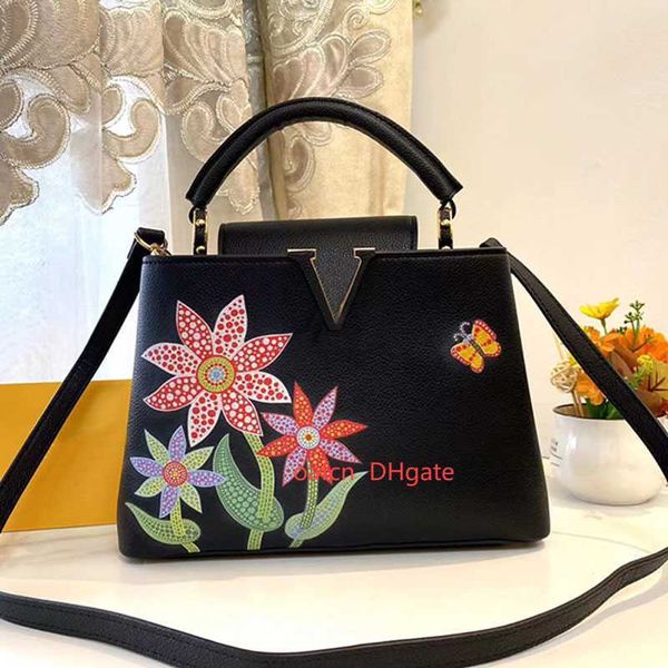 5a capsines designer handbag crossbody bag women's shoulder bag flip wallet fashion letter inner zipper pocket inner partition
5a capsines designer handbag crossbody bag women's shoulder bag flip wallet fashion letter inner zipper pocket inner partition