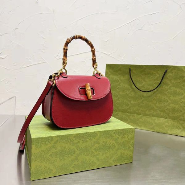 luxury designers handbags single shoulder bags bamboobag designer bag simple large capacity practical women's bag is very
luxury designers handbags single shoulder bags bamboobag designer bag simple large capacity practical women's bag is very