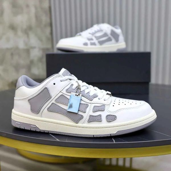 23s/s perfect skel low sneakers shoes skeleton bones suede leather trainers white black blue skull couple skateboard walking couple sports e
23s/s perfect skel low sneakers shoes skeleton bones suede leather trainers white black blue skull couple skateboard walking couple sports e