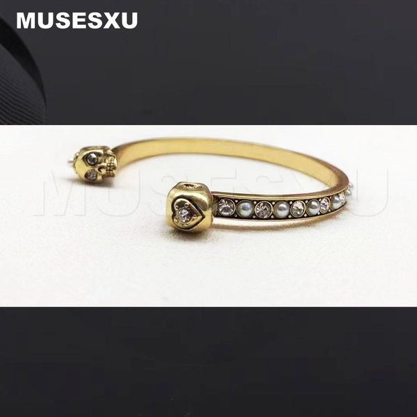 bangle 2022 jewelry accessories luxury brand golden skull pearl zircon inlaid open bracelet for men's women's party gifts, Black
bangle 2022 jewelry accessories luxury brand golden skull pearl zircon inlaid open bracelet for men's women's party gifts, Black