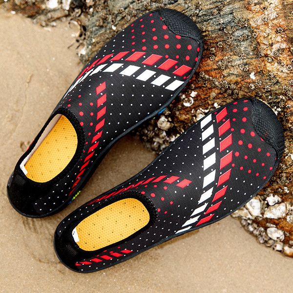 swimming shoes couples outdoor wading beach shoes pink black and blue skin fitting snorkeling shoes
swimming shoes couples outdoor wading beach shoes pink black and blue skin fitting snorkeling shoes