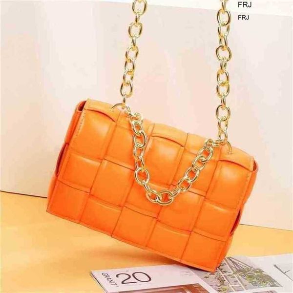 designer bottegas bags venetas cassettes 2023 european and american summer new family chain satchel velvet woven pillow bag foreign trade wo
designer bottegas bags venetas cassettes 2023 european and american summer new family chain satchel velvet woven pillow bag foreign trade wo