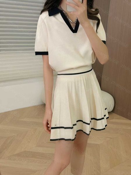 23ss skirt set womens designer clothing preppy patchwork color lapel v-neck knitted short-sleeved t-shirt pleated skirt sets womens clothing, White
23ss skirt set womens designer clothing preppy patchwork color lapel v-neck knitted short-sleeved t-shirt pleated skirt sets womens clothing, White
