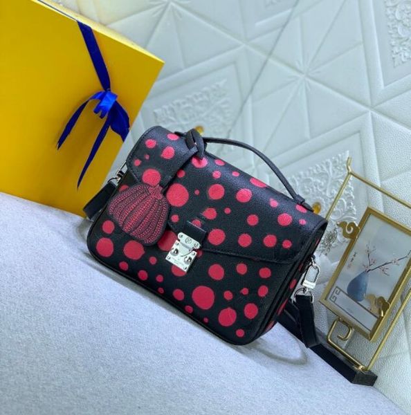 women crossbody bags fashion pumpkin pendant handbags color matching messenger bag old flowers with cowhide detachable
women crossbody bags fashion pumpkin pendant handbags color matching messenger bag old flowers with cowhide detachable