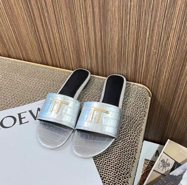 2023 luxury designer women slippers fashion new non-slip flat sandal open toes flat ladies outdoor beach sandals slide eu35-41 with box, Black
2023 luxury designer women slippers fashion new non-slip flat sandal open toes flat ladies outdoor beach sandals slide eu35-41 with box, Black