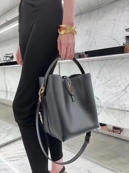 designer handbag vintage leather women 2023 new shopping bag fashion luxury bucket bag multifunctional large capacity cross-body single shou
designer handbag vintage leather women 2023 new shopping bag fashion luxury bucket bag multifunctional large capacity cross-body single shou