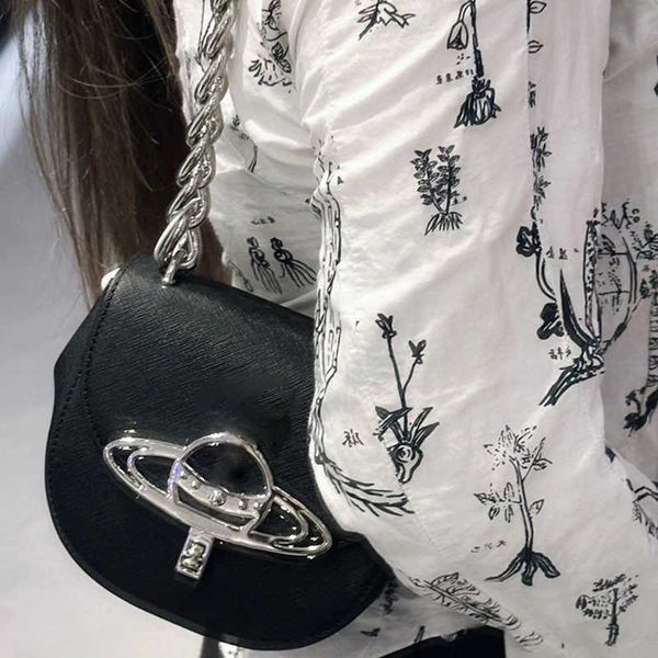 designer bag saddle underarm vivi shoulder bag women s 2023 summer new trendy heavy chain handbags lady crossbody purse 230523
designer bag saddle underarm vivi shoulder bag women s 2023 summer new trendy heavy chain handbags lady crossbody purse 230523