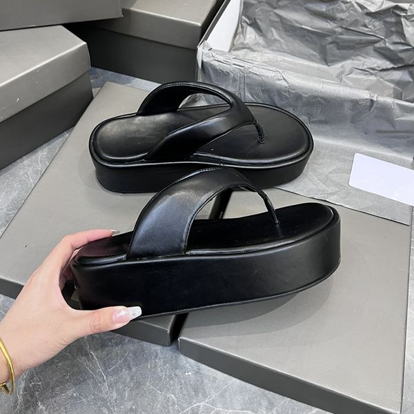 designer fashion thick soled sandals women slippers thick soled beach shoes outdoor flip-flops soft leather comfortable black letter
designer fashion thick soled sandals women slippers thick soled beach shoes outdoor flip-flops soft leather comfortable black letter