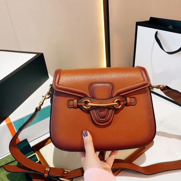 women evening bags vintage style saddle wide leather strap lady purse luxurys handbag letter embroidery cowhide pocket with box
women evening bags vintage style saddle wide leather strap lady purse luxurys handbag letter embroidery cowhide pocket with box