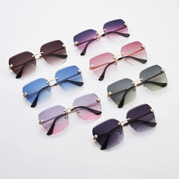 luxury brand designer sunglasses for women fashion gradual color retro sun glasses beach lady summer style sunglasses female famous uv400 su, White;black
luxury brand designer sunglasses for women fashion gradual color retro sun glasses beach lady summer style sunglasses female famous uv400 su, White;black