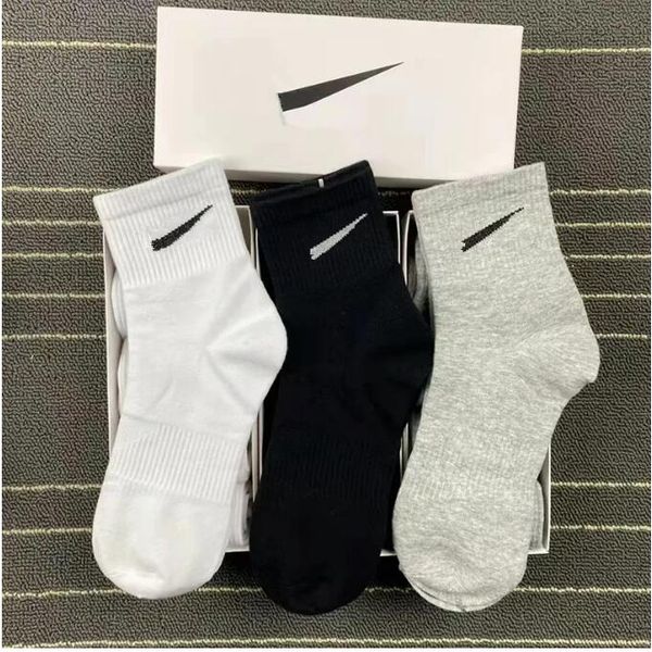 fashion classic men's hook brand socks middle tube sports moisture absorption sock casual men women luxury wear medium short sportsocks, Black
fashion classic men's hook brand socks middle tube sports moisture absorption sock casual men women luxury wear medium short sportsocks, Black