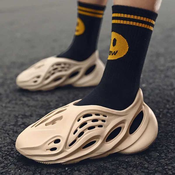 men luxury sneaker slippers fashion home shoes women flip flops outdoor beach sandal slides jelly shoes, Black
men luxury sneaker slippers fashion home shoes women flip flops outdoor beach sandal slides jelly shoes, Black