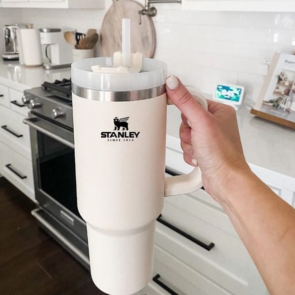 ready to ship with logo h2.0 stanley 40oz mug tumbler with handle insulated tumblers lids straw stainless steel coffee termos 2nd cup popula
ready to ship with logo h2.0 stanley 40oz mug tumbler with handle insulated tumblers lids straw stainless steel coffee termos 2nd cup popula