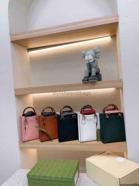 stylisheendibags new type of bamboo joint handbag with bamboo joint and buckle style three-dimensional personality high appearance women
stylisheendibags new type of bamboo joint handbag with bamboo joint and buckle style three-dimensional personality high appearance women