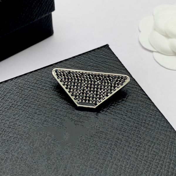 personalized silver triangle high-quality brooch women's new full diamond suit men's and women's pin clothes jewelry designer, Gray
personalized silver triangle high-quality brooch women's new full diamond suit men's and women's pin clothes jewelry designer, Gray
