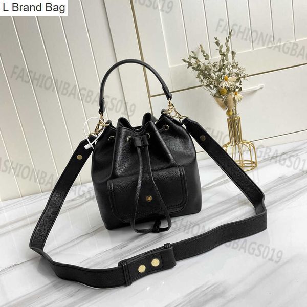 l brand bag m57687 drawstring lockme leather bucket shoulder bag luxurys designer crossbody aged gold-color hardware turn lock duffle handle, Black
l brand bag m57687 drawstring lockme leather bucket shoulder bag luxurys designer crossbody aged gold-color hardware turn lock duffle handle, Black