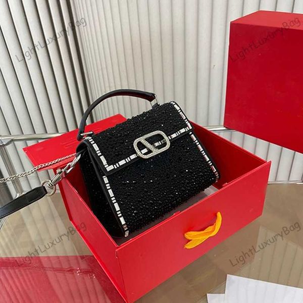 stylish diamond-encrusted evening bag 7a high-end handbag designer brand light luxury crossbody bags metal texture big logo victory style fe
stylish diamond-encrusted evening bag 7a high-end handbag designer brand light luxury crossbody bags metal texture big logo victory style fe
