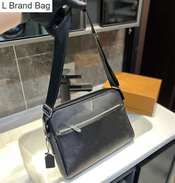 l brand bag men shoulder bags designer cross body voyager trio district genuine leather embossing luxury man messenger bag satchel fashion h, Black
l brand bag men shoulder bags designer cross body voyager trio district genuine leather embossing luxury man messenger bag satchel fashion h, Black