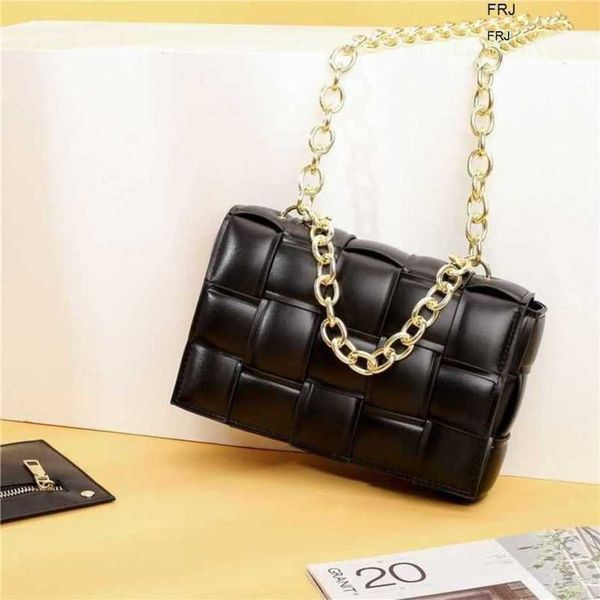 bags designer bottegas cassettes venetas 2023 european and american autumn winter new family chain satchel woven pillow bag foreign trade wo
bags designer bottegas cassettes venetas 2023 european and american autumn winter new family chain satchel woven pillow bag foreign trade wo