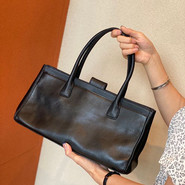 womens vinatge calfskin handle tote jumbo bags gold metal hardware turn lock underarm purse large capacity outdoor trndy sscoche genuine lea
womens vinatge calfskin handle tote jumbo bags gold metal hardware turn lock underarm purse large capacity outdoor trndy sscoche genuine lea