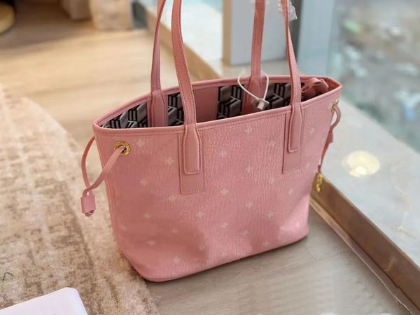 designer brand shoulder bag, shopping bag, handbag, small petal powder mother child package., Black;red
designer brand shoulder bag, shopping bag, handbag, small petal powder mother child package., Black;red