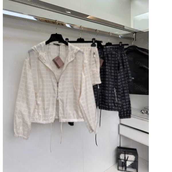 23ss womens designer clothing casual suit full letter logo printing hooded drawstring zipper long sleeve suntan coat wide leg zipper shorts, Gray
23ss womens designer clothing casual suit full letter logo printing hooded drawstring zipper long sleeve suntan coat wide leg zipper shorts, Gray