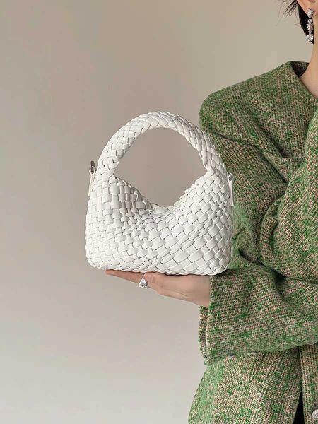 2023 advanced and niche design crescent bag half moon woven bags diagonal crossbody women s handheld underarm texture 230523
2023 advanced and niche design crescent bag half moon woven bags diagonal crossbody women s handheld underarm texture 230523