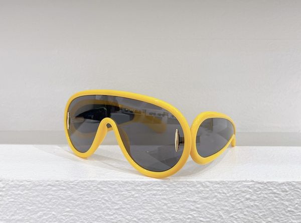 lw 40108i sunglasses for women men sunglasses mens fashion style protects eyes uv400 lens with random with box, White;black
lw 40108i sunglasses for women men sunglasses mens fashion style protects eyes uv400 lens with random with box, White;black