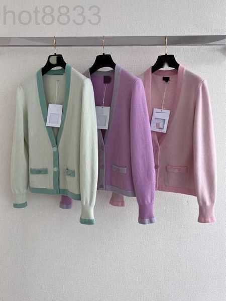women's knits & tees designer 2023 spring/summer new style girls' heart v-neck macaron colorful spliced wool knitted cardigan, White
women's knits & tees designer 2023 spring/summer new style girls' heart v-neck macaron colorful spliced wool knitted cardigan, White