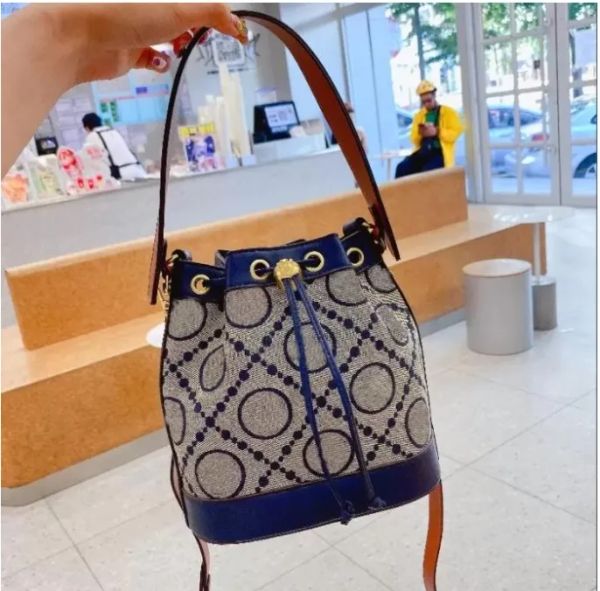 Printed Shoulder Pillow Bag Retiro Flower Handbag Classic Denim Paneled Leather Crossbody Back Bags Ladies Canvas Package Fashion Drawstring Bucket Bag, Blue
Printed Shoulder Pillow Bag Retiro Flower Handbag Classic Denim Paneled Leather Crossbody Back Bags Ladies Canvas Package Fashion Drawstring Bucket Bag, Blue