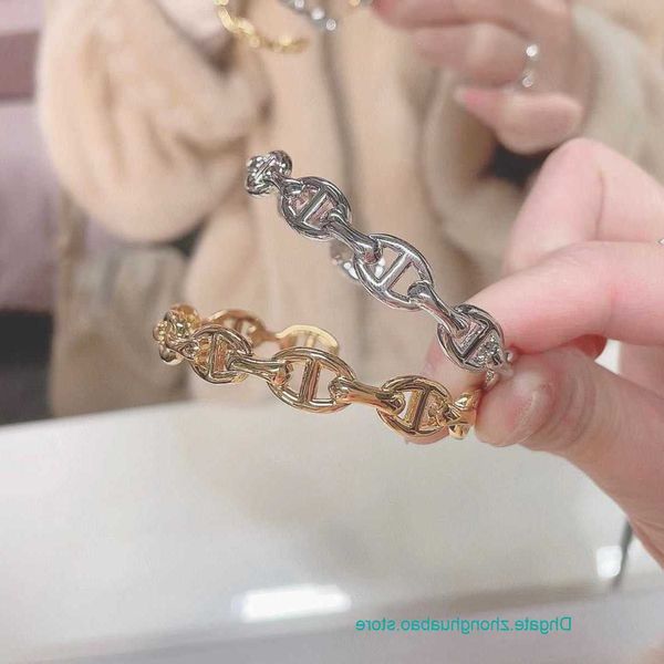factory wholesale h ermes bangle for sale v gold plated mijin pig nose ot smooth face bracelet quality crafted circle horizontal bar sweet p, Black
factory wholesale h ermes bangle for sale v gold plated mijin pig nose ot smooth face bracelet quality crafted circle horizontal bar sweet p, Black