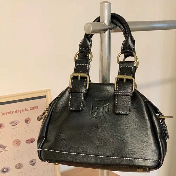designer crossbody bags vivi handbag bowling bag women new underarm punk spicy girl style handheld shoulder bag 230523
designer crossbody bags vivi handbag bowling bag women new underarm punk spicy girl style handheld shoulder bag 230523