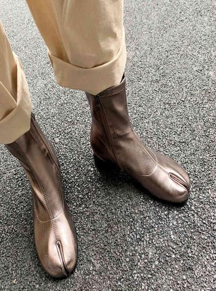 boots mengmengda cute personality split toe winter new korean version net red thick middle heel side zipper pig hoof short5375819, Black
boots mengmengda cute personality split toe winter new korean version net red thick middle heel side zipper pig hoof short5375819, Black