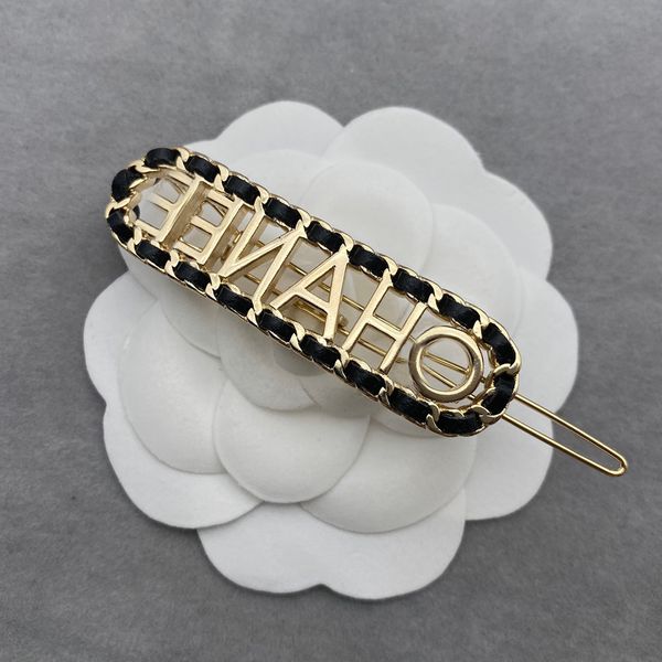 2023 fashion designer crystal letters women classic hair accessories barrettes pearl jewelry charm clips, Silver
2023 fashion designer crystal letters women classic hair accessories barrettes pearl jewelry charm clips, Silver