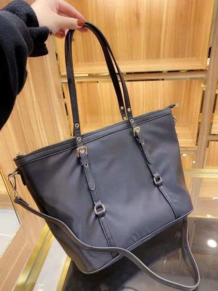 designer designed quality luxury classic shopping bag shoulder bag diagonal bag size 35cm 28cm, Black;red
designer designed quality luxury classic shopping bag shoulder bag diagonal bag size 35cm 28cm, Black;red