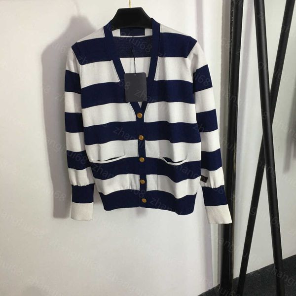 23ss womens designer clothing womens knits wheat gold buckle striped v-neck long sleeve knitted cardigan womens clothes, White
23ss womens designer clothing womens knits wheat gold buckle striped v-neck long sleeve knitted cardigan womens clothes, White