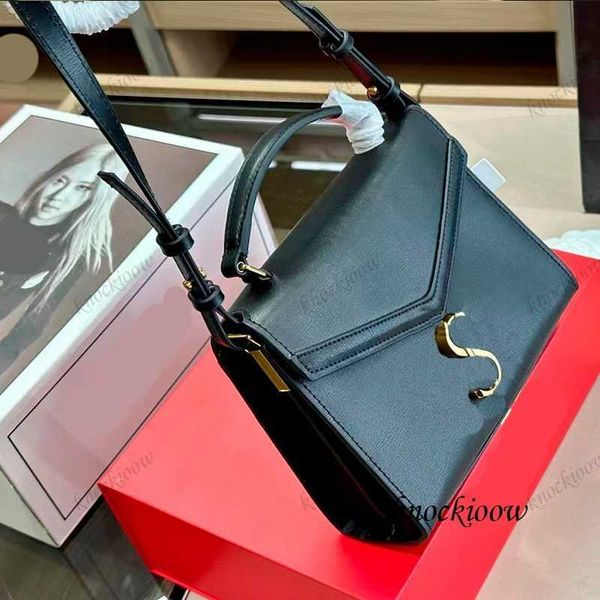 famous bag women shoulder bag three leather patterns three textures cowhide pattern deerskin pattern crocodile leather pattern metal letter
famous bag women shoulder bag three leather patterns three textures cowhide pattern deerskin pattern crocodile leather pattern metal letter