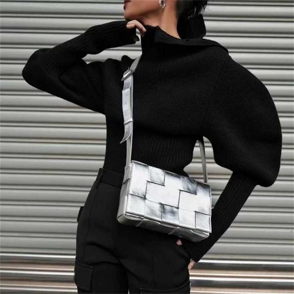 designer venetas handbags bottegas the bag shape of weaving magic gold and silver is delicious with classic weaving elements 18lil
designer venetas handbags bottegas the bag shape of weaving magic gold and silver is delicious with classic weaving elements 18lil