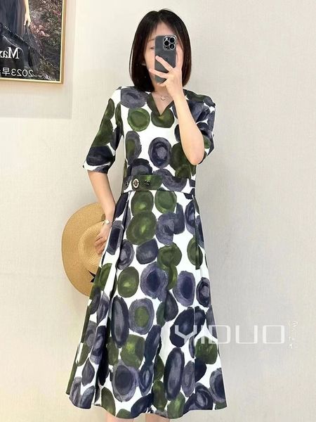 2023 women dresses v-neck, quarter sleeves, waist up, slim and elegant printed cotton blend women's dress, Black;gray
2023 women dresses v-neck, quarter sleeves, waist up, slim and elegant printed cotton blend women's dress, Black;gray