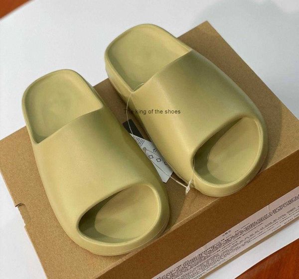 2022 mens sandals shoes resin bone earth brown fashion slipper foam runner triple black white orange core soot ararat men women slippers sne
2022 mens sandals shoes resin bone earth brown fashion slipper foam runner triple black white orange core soot ararat men women slippers sne