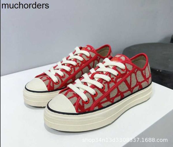paired with high-end 2023 spring new hualun v family spring and summer floral print embroidered board shoes casual women's shoes couple, Black
paired with high-end 2023 spring new hualun v family spring and summer floral print embroidered board shoes casual women's shoes couple, Black