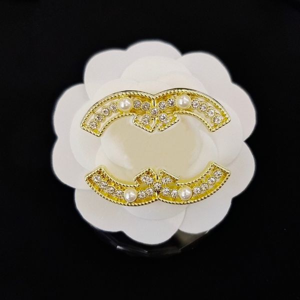 wholesale designer brooch pins heart correct letters fashion famous c double letter brooches crystal pearl charm rhinestone pin, Gray
wholesale designer brooch pins heart correct letters fashion famous c double letter brooches crystal pearl charm rhinestone pin, Gray