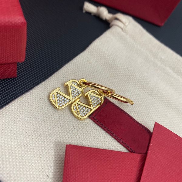 luxury oval stainless steel diamond dangle earrings letter v geometric women round crystal rhinestone earrings wedding party jewelry, Golden;silver
luxury oval stainless steel diamond dangle earrings letter v geometric women round crystal rhinestone earrings wedding party jewelry, Golden;silver